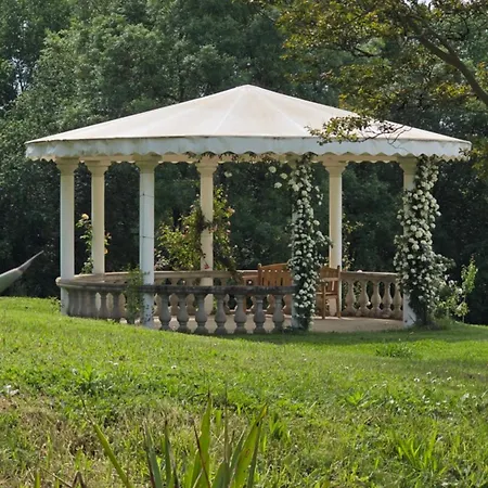 Chateau De Pourpry 3*