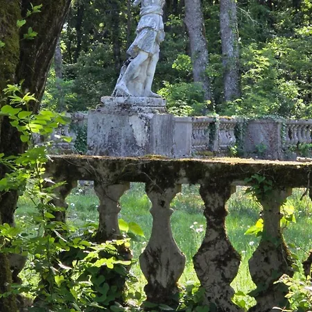 Chateau De Pourpry בית הארחה