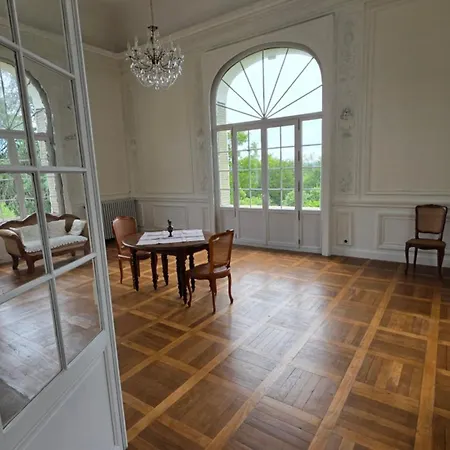 Chateau De Pourpry בית הארחה