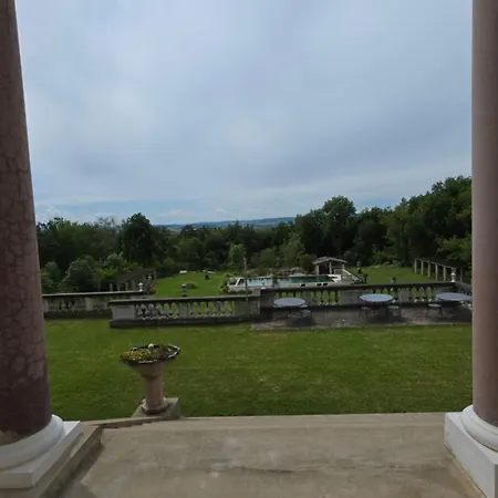 Chateau De Pourpry Guest house *
