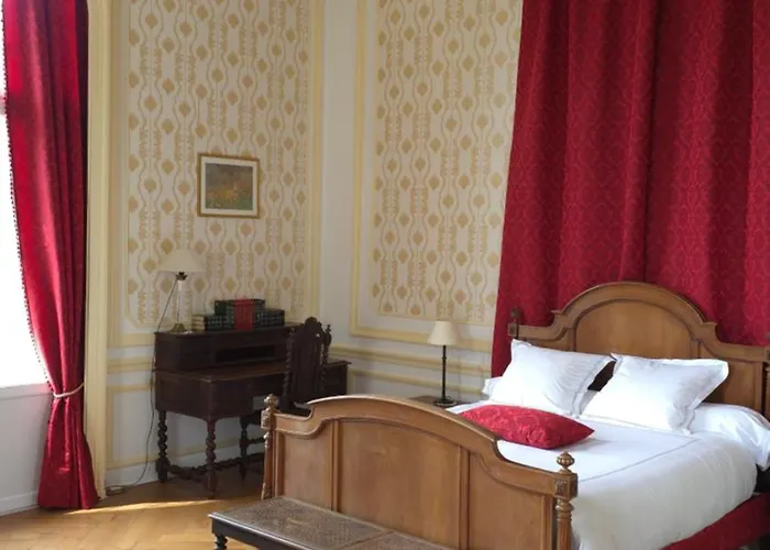 Chateau De Pourpry 3*